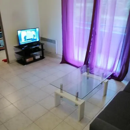 Apartment Appart F1 Entier Avec Parking Securise *